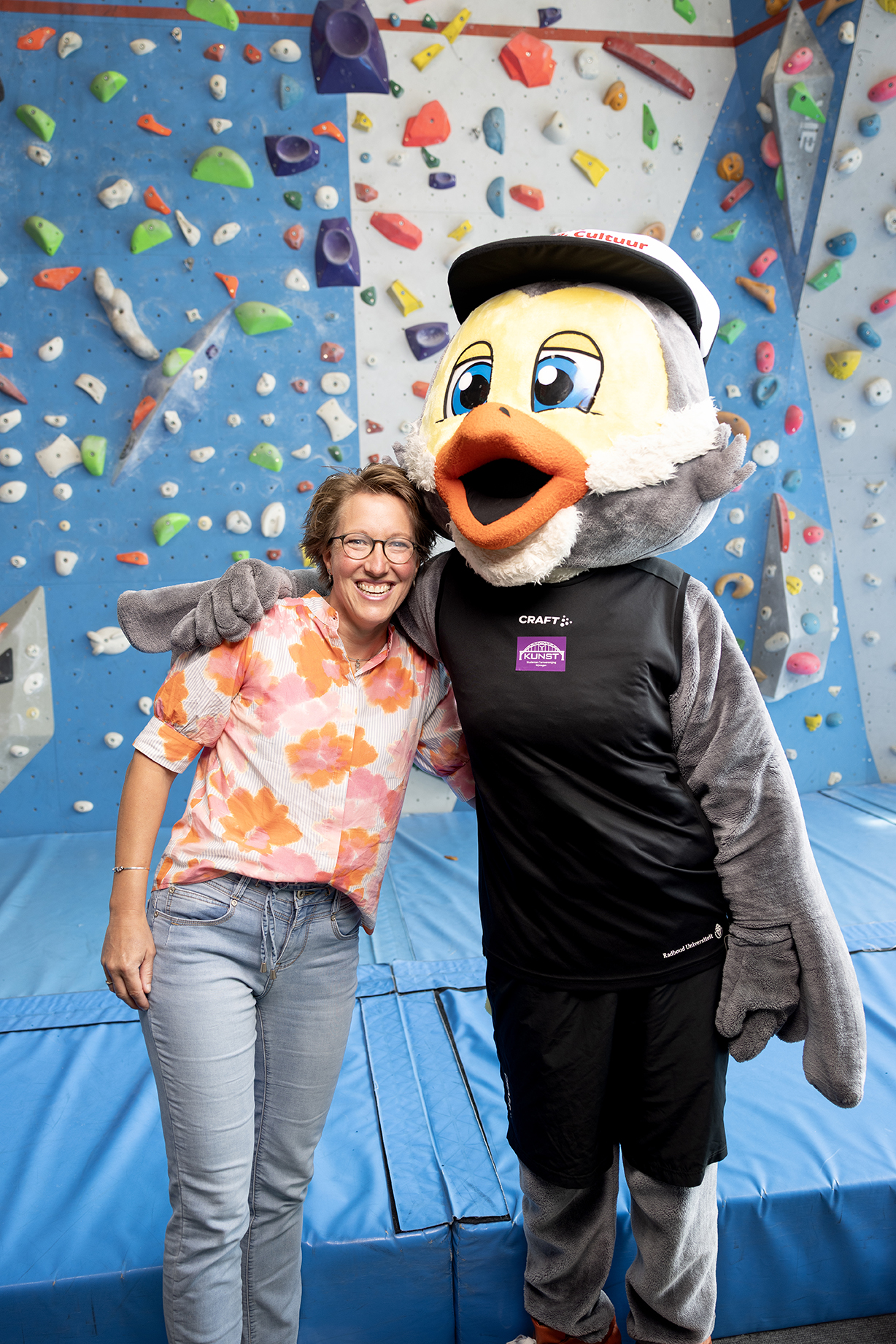 Sanne Cobussen met mascotte